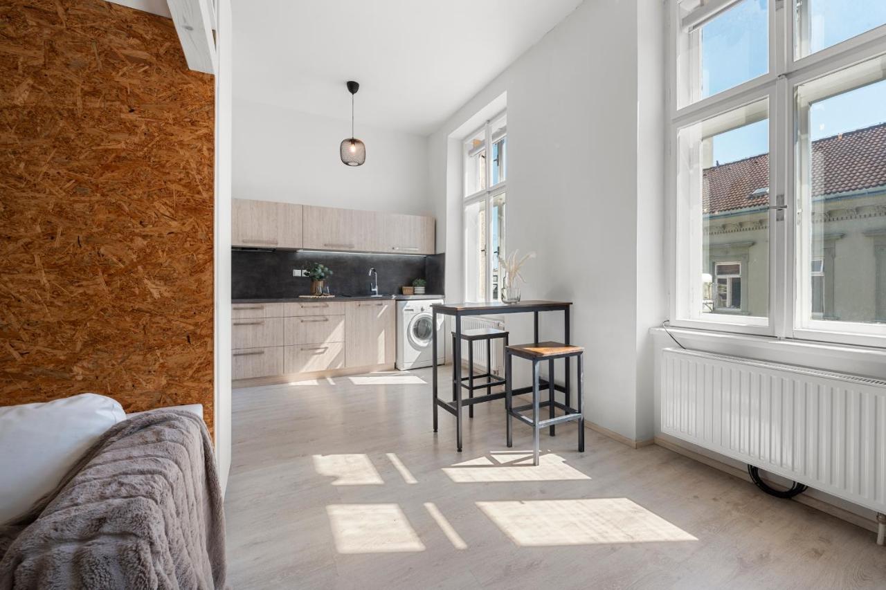 Residence Stefanikova Rose Brno Bagian luar foto