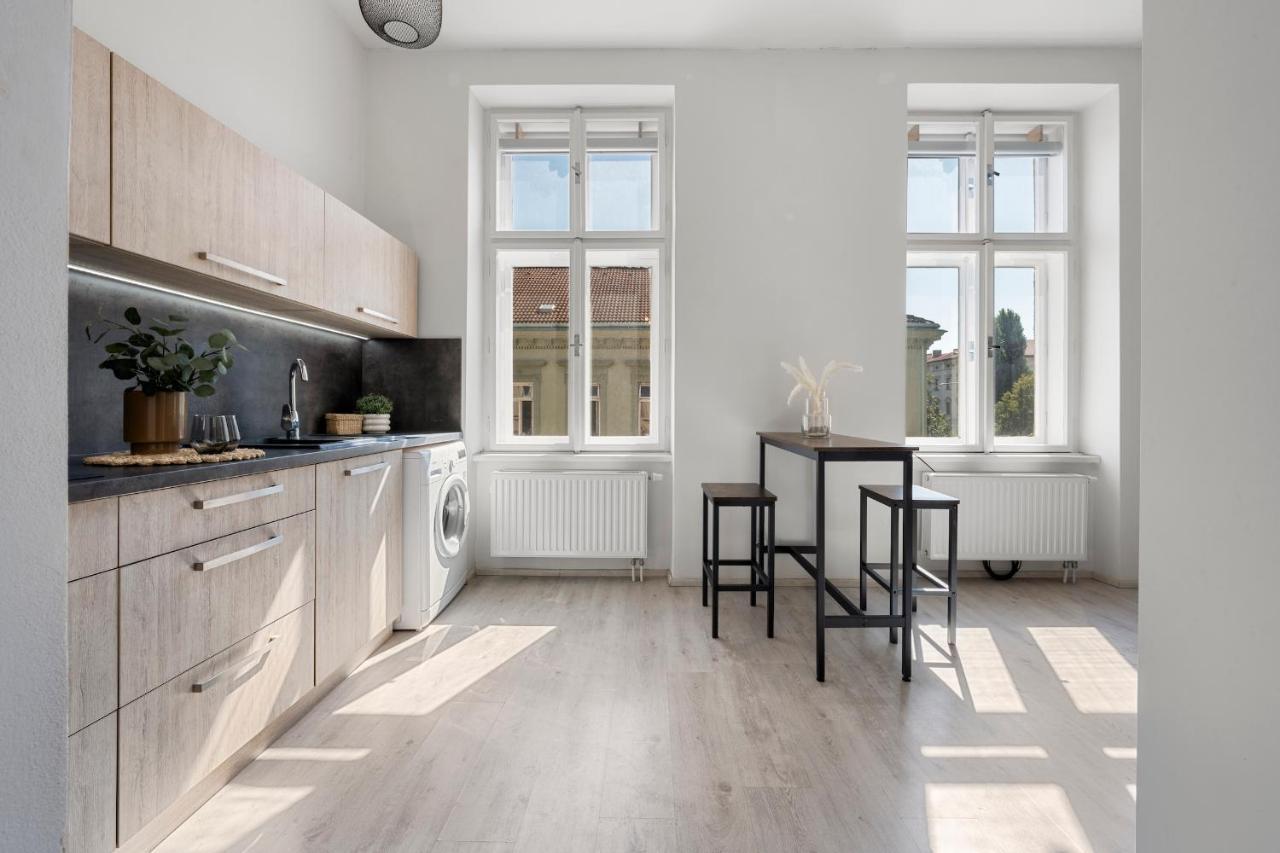 Residence Stefanikova Rose Brno Bagian luar foto